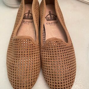 Crown Vintage size 7 perforated loafers. Tan. Wear with everything